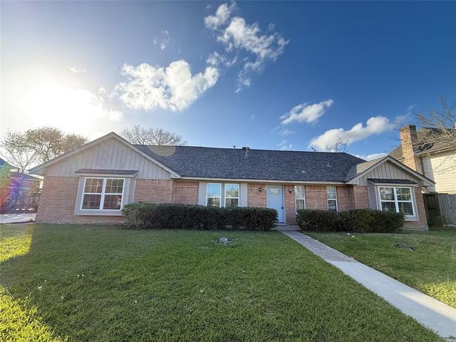 301 Old Bayou Drive, Dickinson, TX 77539