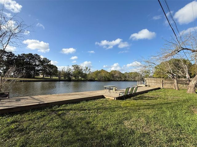 301 Old Bayou Drive, Dickinson, TX 77539