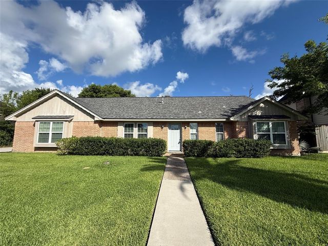 301 Old Bayou Drive, Dickinson, TX 77539