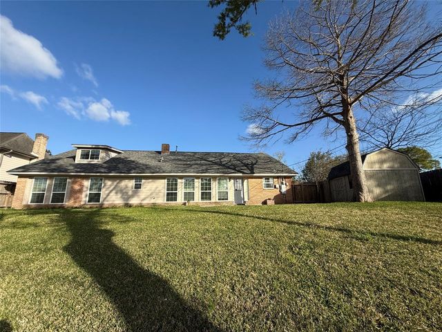 301 Old Bayou Drive, Dickinson, TX 77539