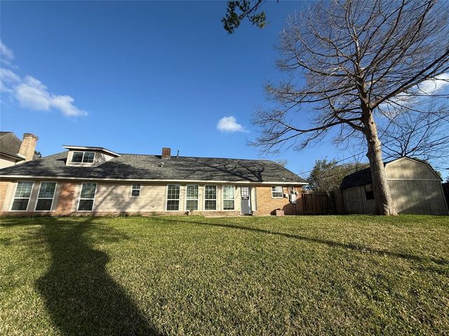 301 Old Bayou Drive, Dickinson, TX 77539
