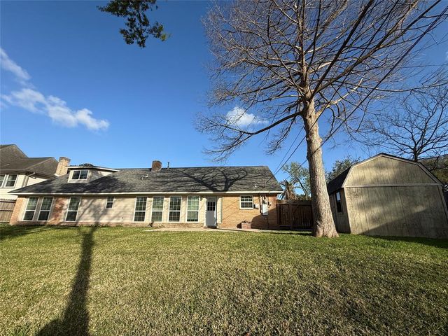 301 Old Bayou Drive, Dickinson, TX 77539