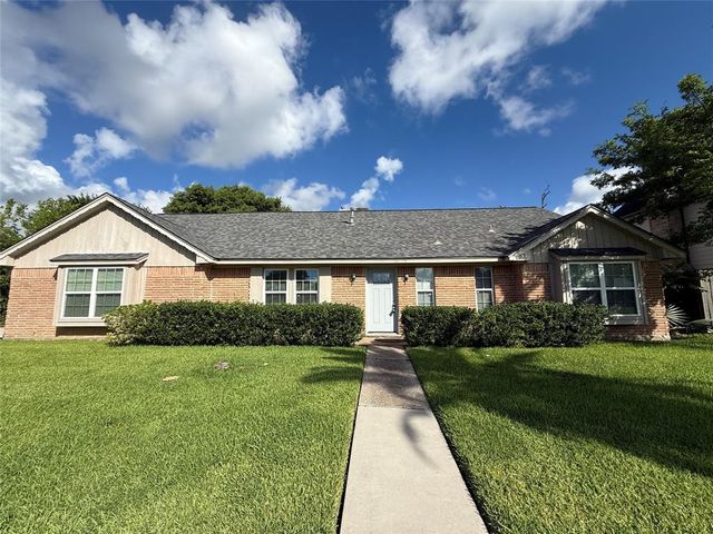 301 Old Bayou Drive, Dickinson, TX 77539