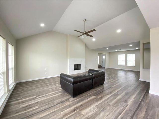 301 Old Bayou Drive, Dickinson, TX 77539