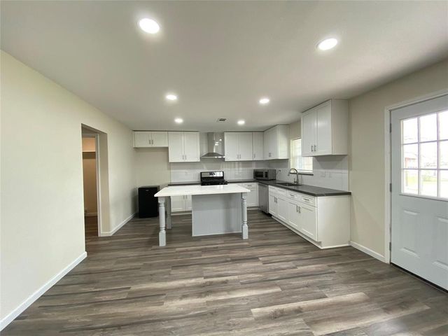 301 Old Bayou Drive, Dickinson, TX 77539