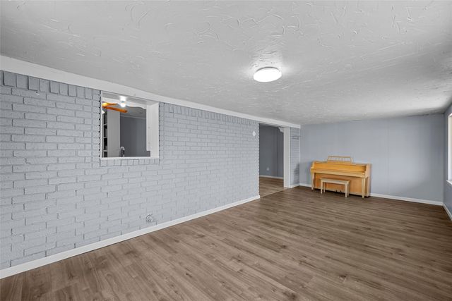 409 Greenleaf Drive, Lacy Lakeview, TX 76705