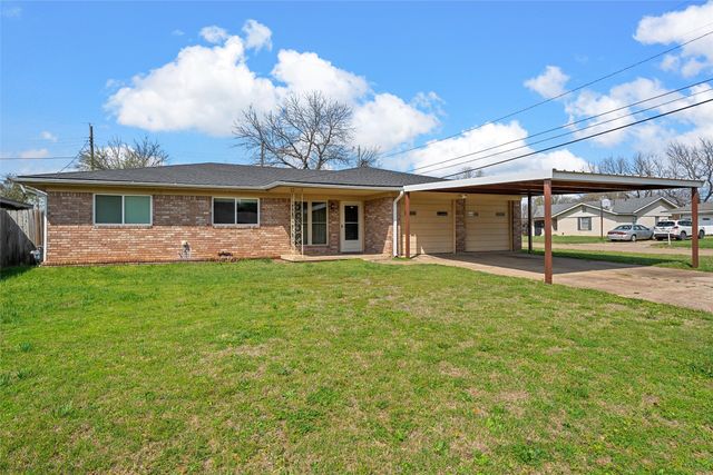 409 Greenleaf Drive, Lacy Lakeview, TX 76705