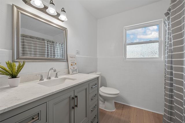 409 Greenleaf Drive, Lacy Lakeview, TX 76705