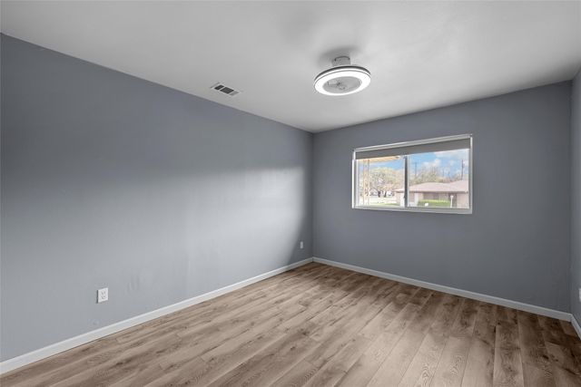 409 Greenleaf Drive, Lacy Lakeview, TX 76705