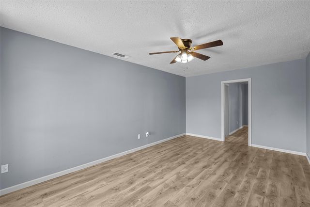 409 Greenleaf Drive, Lacy Lakeview, TX 76705