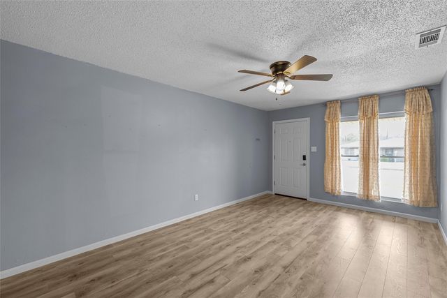 409 Greenleaf Drive, Lacy Lakeview, TX 76705