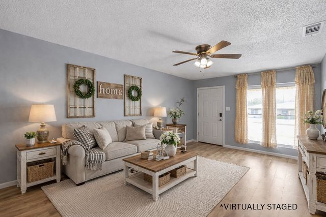 409 Greenleaf Drive, Lacy Lakeview, TX 76705