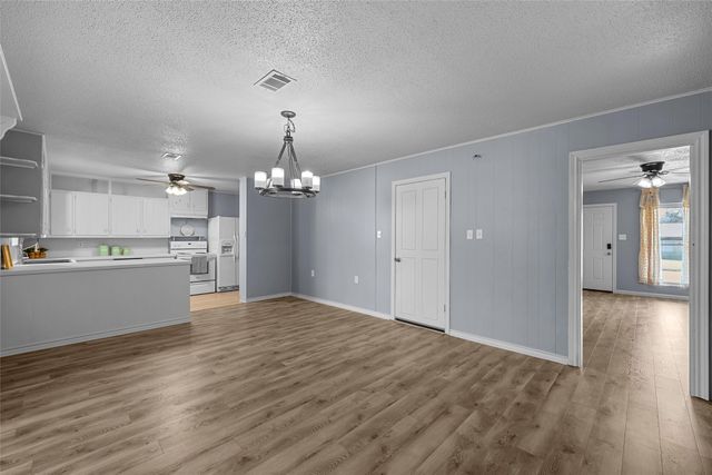 409 Greenleaf Drive, Lacy Lakeview, TX 76705