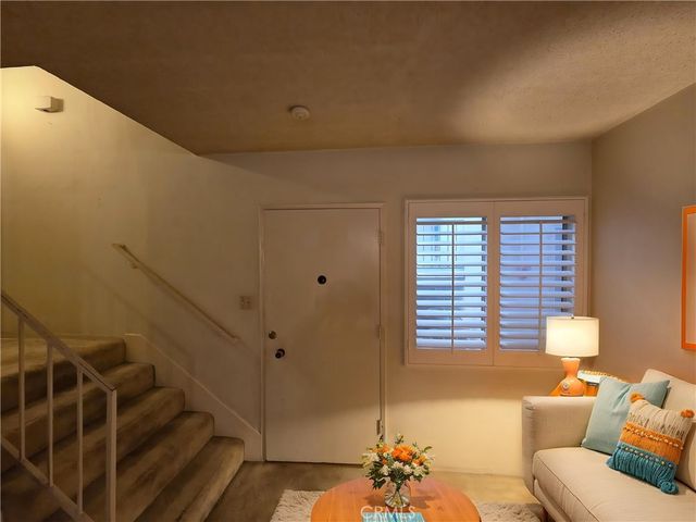 913 Victor 5, Inglewood, CA 90302