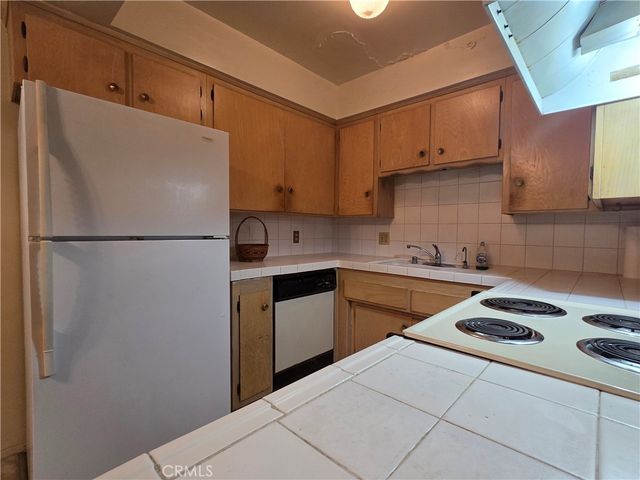 913 Victor 5, Inglewood, CA 90302