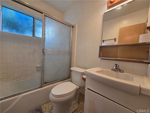 913 Victor 5, Inglewood, CA 90302
