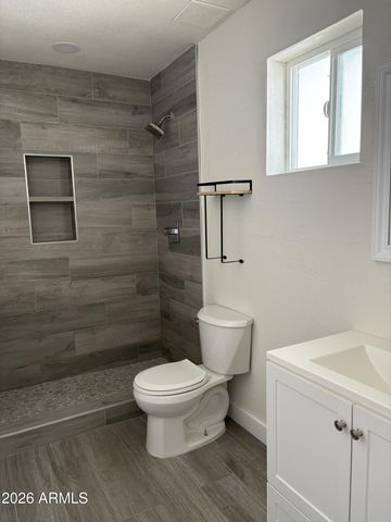 1718 E GLENROSA Avenue, Phoenix, AZ 85016