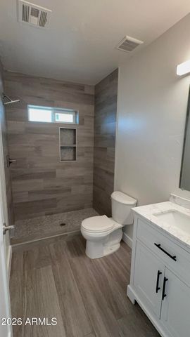 1718 E GLENROSA Avenue, Phoenix, AZ 85016