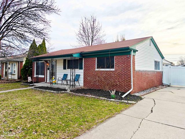 28300 Roy Boulevard, Saint Clair Shores, MI 48081