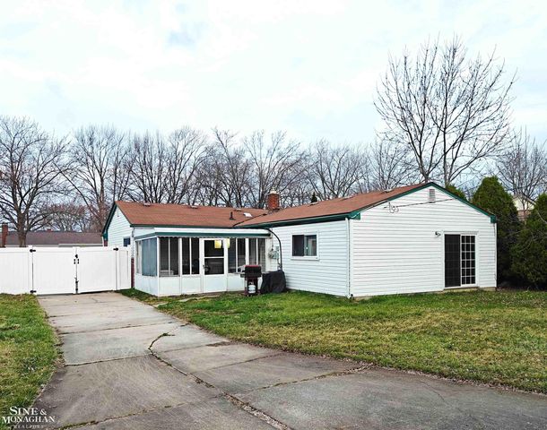 28300 Roy Boulevard, Saint Clair Shores, MI 48081