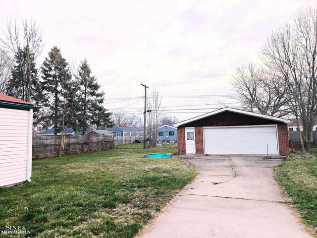28300 Roy Boulevard, Saint Clair Shores, MI 48081