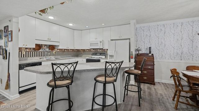 8508 Atrium Dr 1101, Louisville, KY 40220
