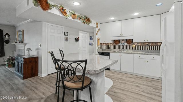 8508 Atrium Dr 1101, Louisville, KY 40220