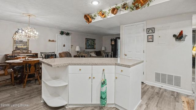8508 Atrium Dr 1101, Louisville, KY 40220