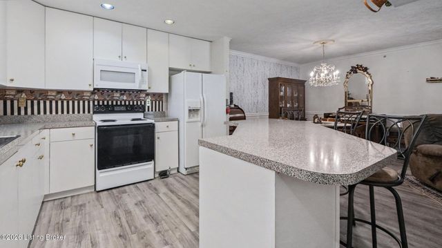 8508 Atrium Dr 1101, Louisville, KY 40220