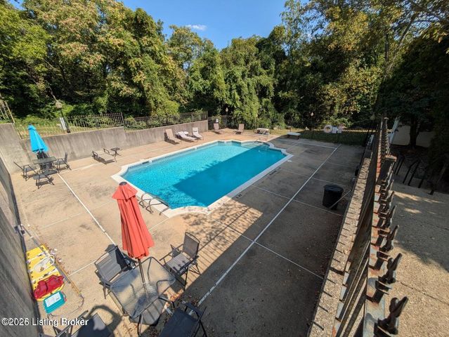 8508 Atrium Dr 1101, Louisville, KY 40220