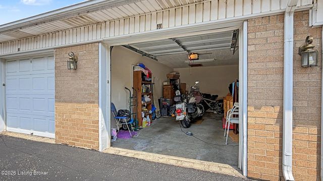 8508 Atrium Dr 1101, Louisville, KY 40220