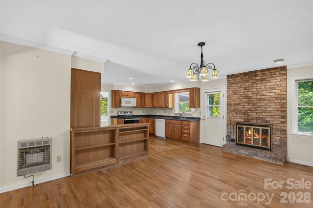 709 Forest Ridge Drive, Hendersonville, NC 28791
