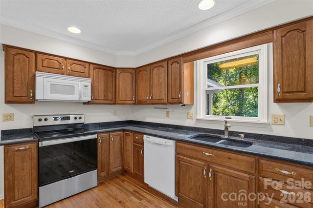 709 Forest Ridge Drive, Hendersonville, NC 28791