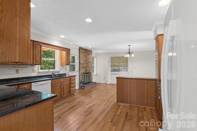709 Forest Ridge Drive, Hendersonville, NC 28791