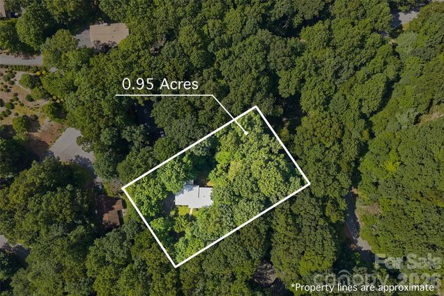 709 Forest Ridge Drive, Hendersonville, NC 28791