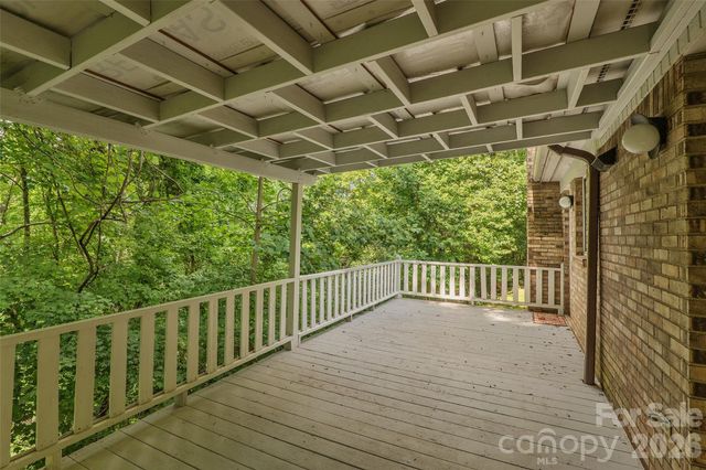 709 Forest Ridge Drive, Hendersonville, NC 28791