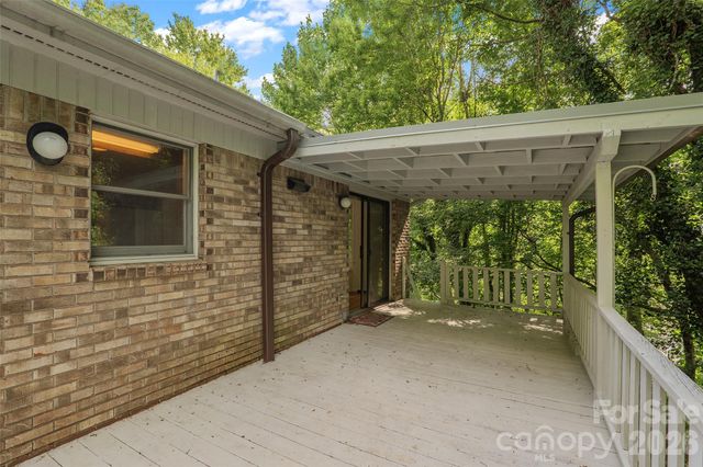 709 Forest Ridge Drive, Hendersonville, NC 28791