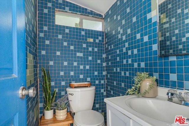 2754 S Cloverdale Avenue, Los Angeles, CA 90016
