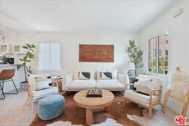 2754 S Cloverdale Avenue, Los Angeles, CA 90016