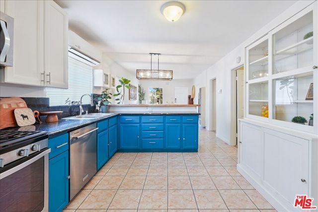 2754 S Cloverdale Avenue, Los Angeles, CA 90016