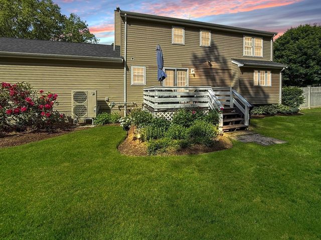 13 Candlewood Dr, Medway, MA 02053