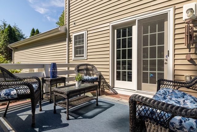 13 Candlewood Dr, Medway, MA 02053