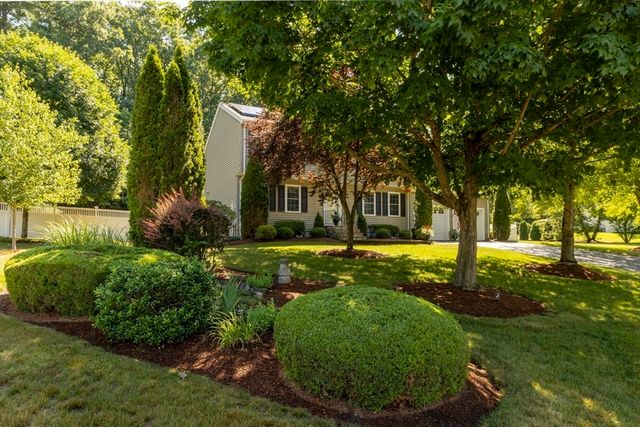 13 Candlewood Dr, Medway, MA 02053