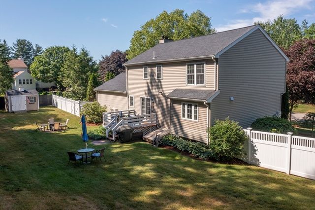 13 Candlewood Dr, Medway, MA 02053