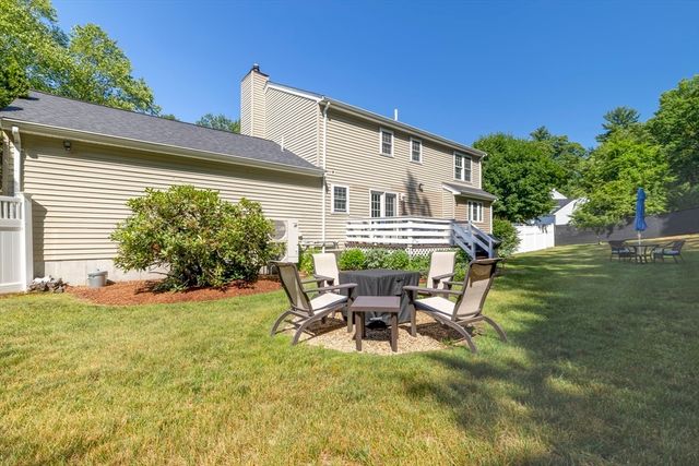 13 Candlewood Dr, Medway, MA 02053