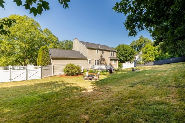 13 Candlewood Dr, Medway, MA 02053