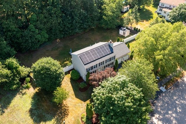13 Candlewood Dr, Medway, MA 02053