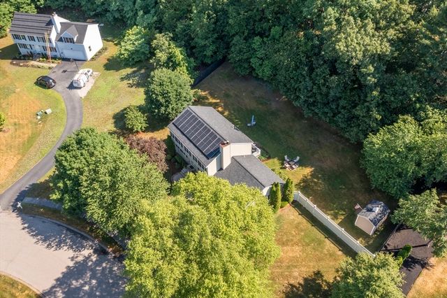 13 Candlewood Dr, Medway, MA 02053