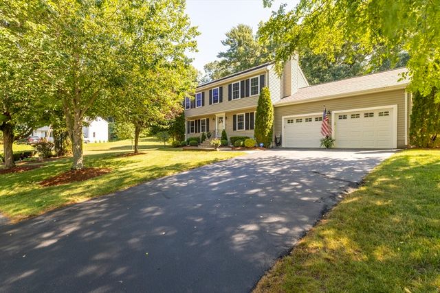 13 Candlewood Dr, Medway, MA 02053