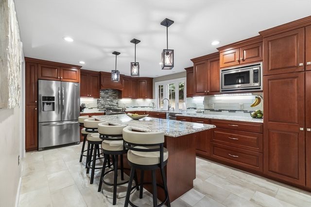 13 Candlewood Dr, Medway, MA 02053